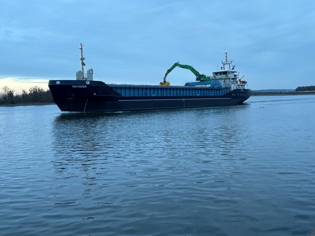 M/V Von Feeder
